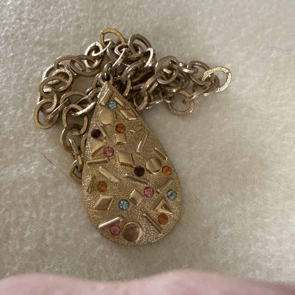 Vintage Sarah Coventry Rhinestone Pear Shaped Pendant Necklace 2.5 x 17"